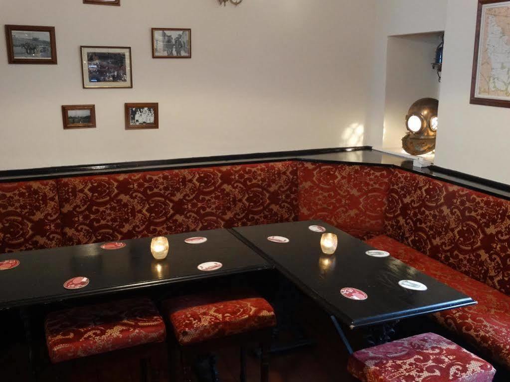 The Red Lion Hotel Oakford Eksteriør bilde